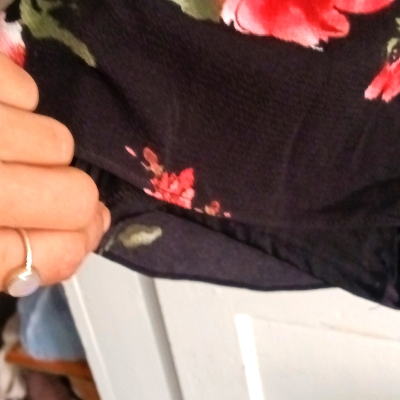 Black & Floral Shorts Romper 🔥💕 - Picture 4 of 8